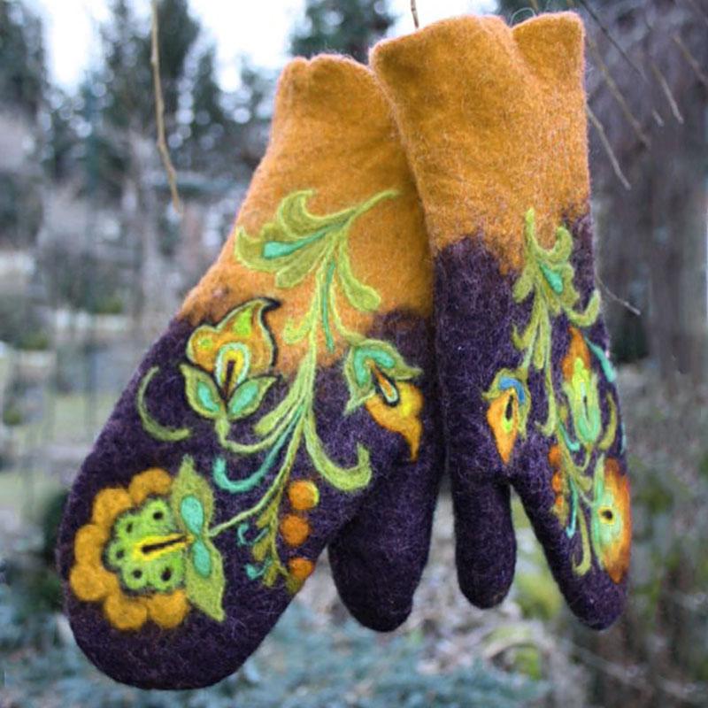 Christmas Flower Embroidery Mittens - Image 4