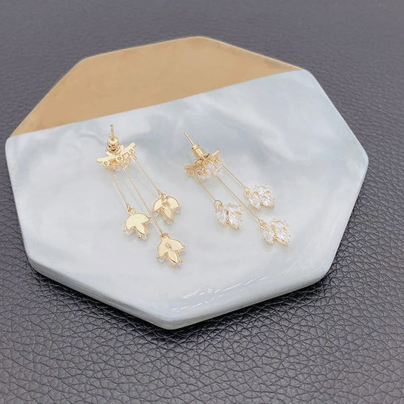 Fashion Maple Leaf Earrings - Image 5