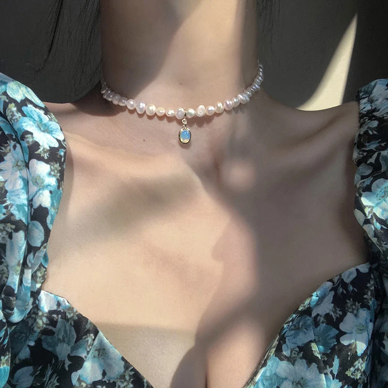 Vintage Gentle Pearl Necklace - Image 2